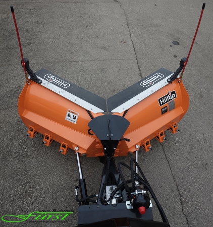 HILLTIP SnowStriker VTR Schneepflug in Orange an einem Klein-Traktor
